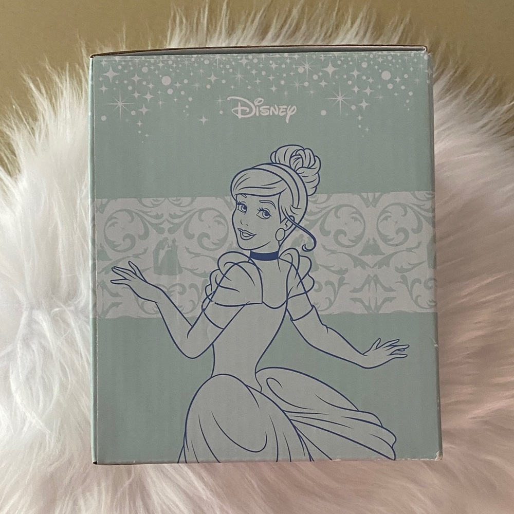 Scentsy Disney Cinderella Mini Warmer new in box - Picture 3 of 9